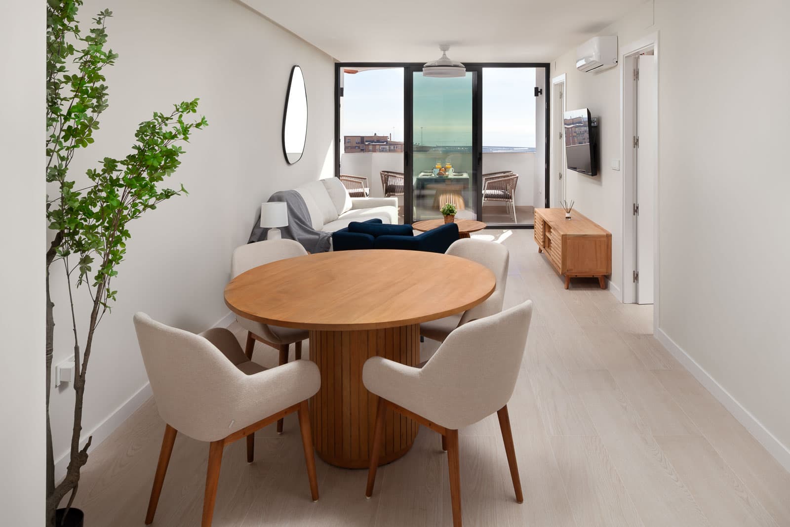 Salón de un apartamento boutique AltaHomes en Málaga